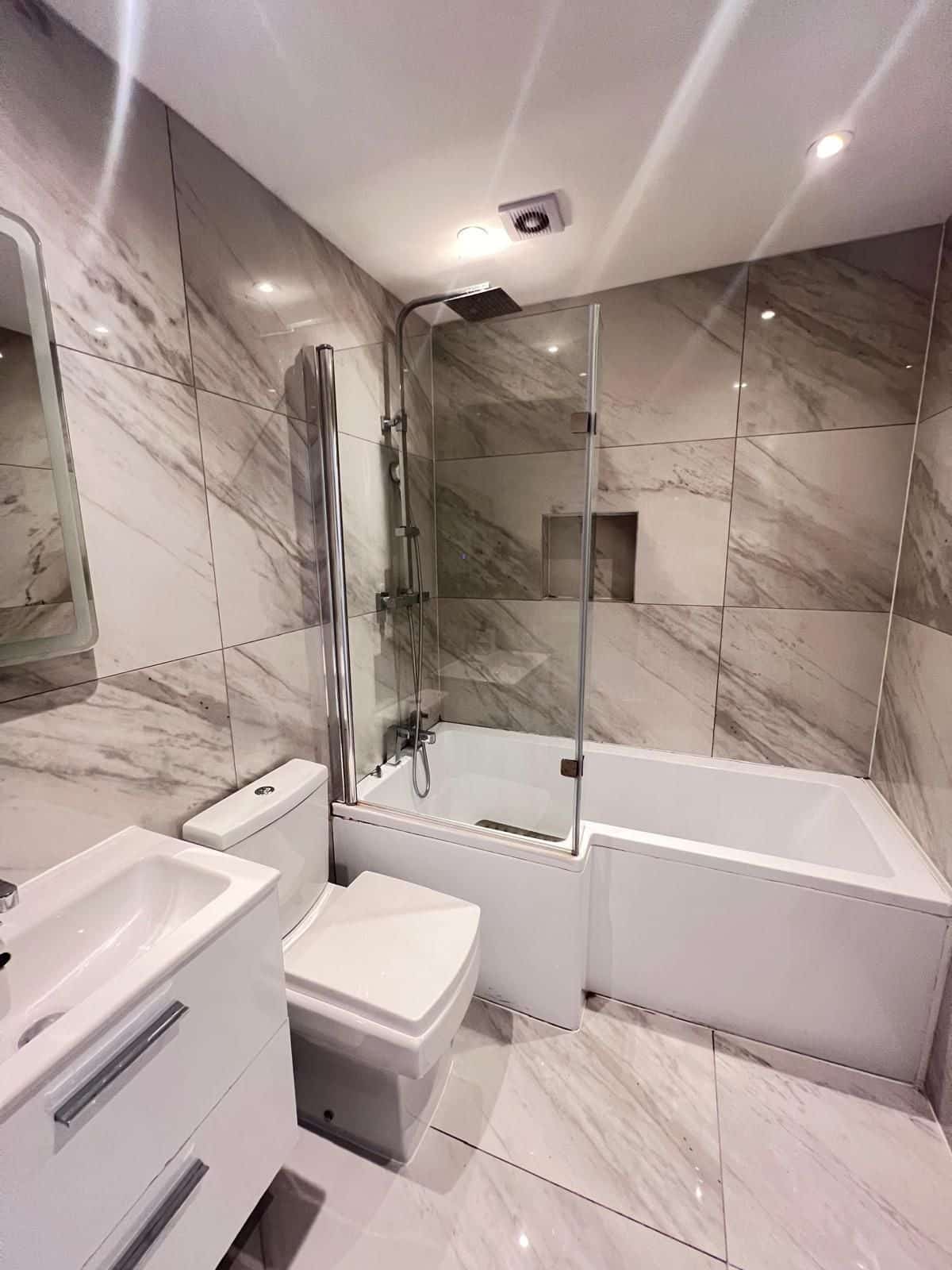 Bathroom with marble-effect tiling