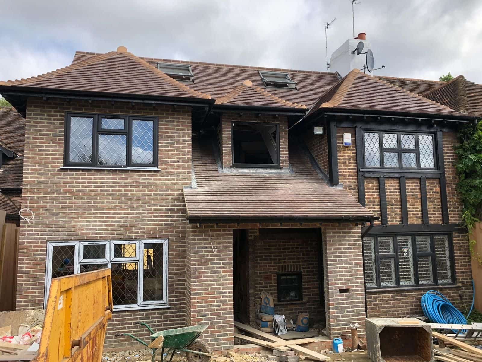 The house during the works, seen from the side