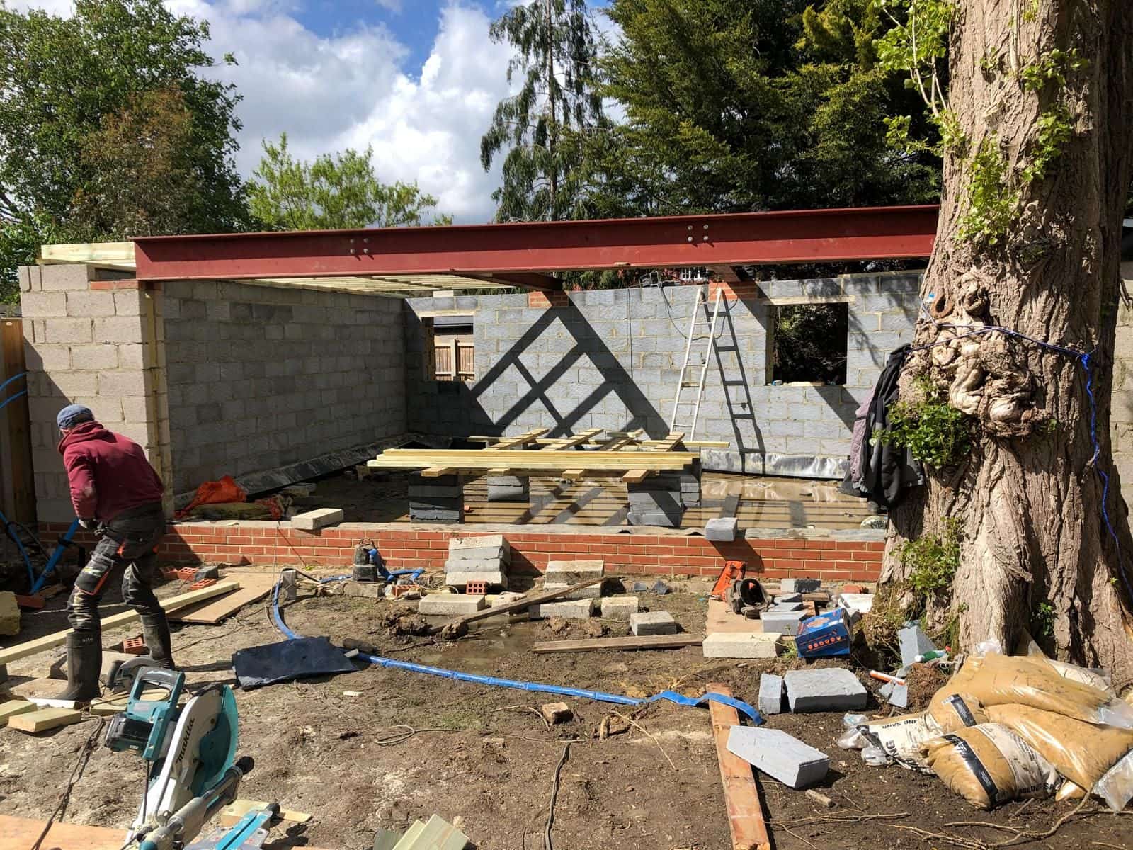 Blockwork and steel for the garden building